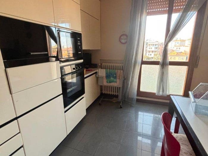 Casa con 6 locali in vendita in Viale Medaglie d'Oro, Sant'Agnese Università, Modena