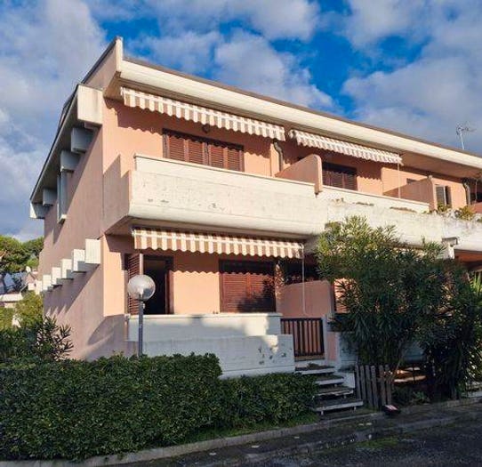 Casa trilocale in vendita in Marina di Massa Centro, Massa