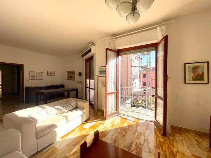 Appartamento con 5 locali in vendita in Via Val d'Astico, Pontedecimo, Genova