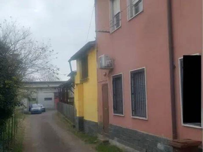 Casa bilocale in vendita in Via Alessandro Manzoni, Casirate Olona, Lacchiarella