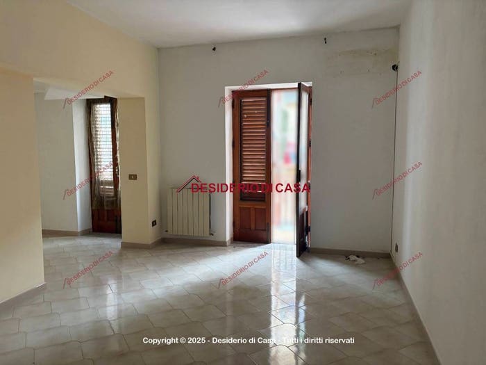 Appartamento con 5 locali in vendita in Via Alcide De Gasperi, Brolo