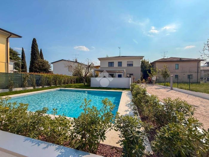 Casa quadrilocale in vendita in Via Piave, Centro, Padenghe sul Garda