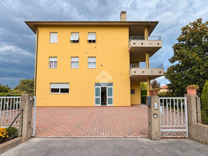 Appartamento con 5 locali in vendita in Via della Caccia, Centro, Polverigi