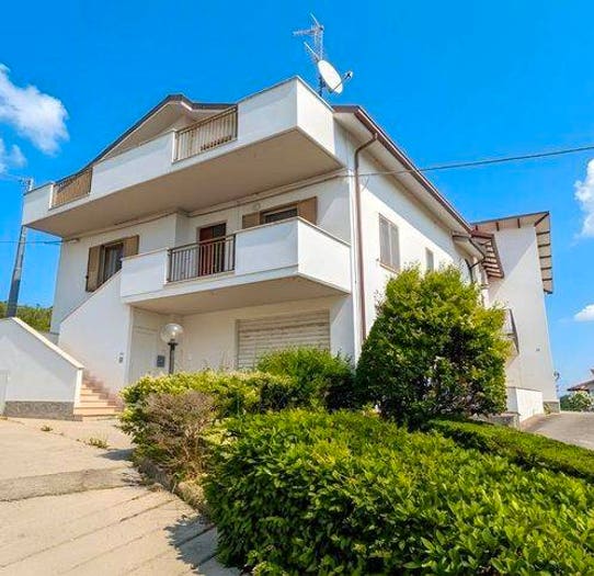Casa con 6 locali in vendita in Contrada Colle Marconi, Bucchianico