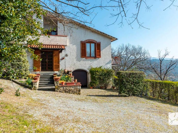 Casa con 6 locali in vendita in Via di Burgianico, Capostrada, Pistoia