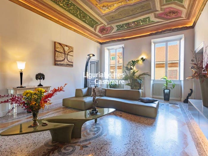 Appartamento con 6 locali in vendita in Via Giosuè Carducci, Porto Maurizio, Imperia