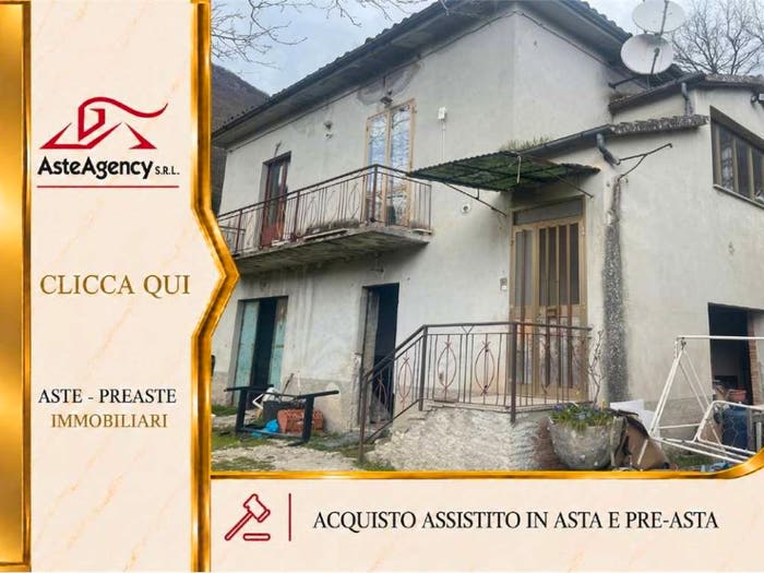 Appartamento con 5 locali in vendita in Localita' VALLIBBIA, Fiuminata
