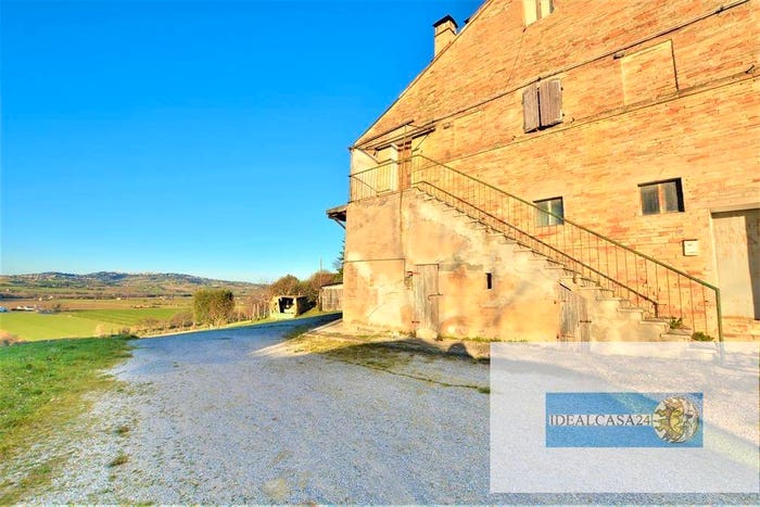 Casa con 6 locali in vendita in Cda Case Nuove, Montelupone