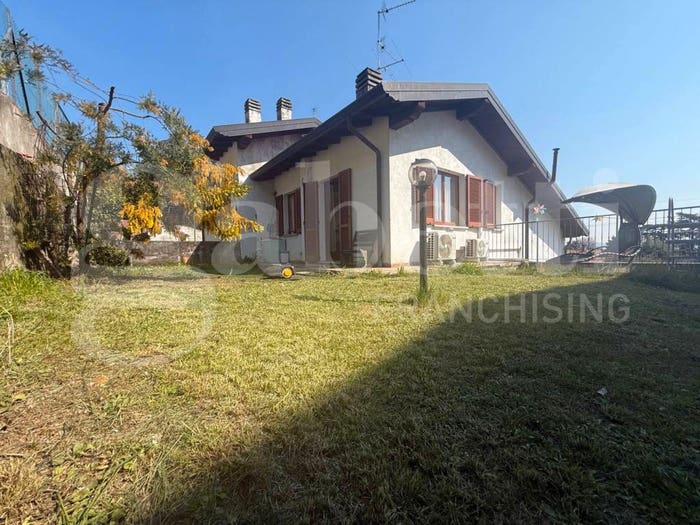 Casa quadrilocale in vendita in VIA PORRO SNC, Albavilla