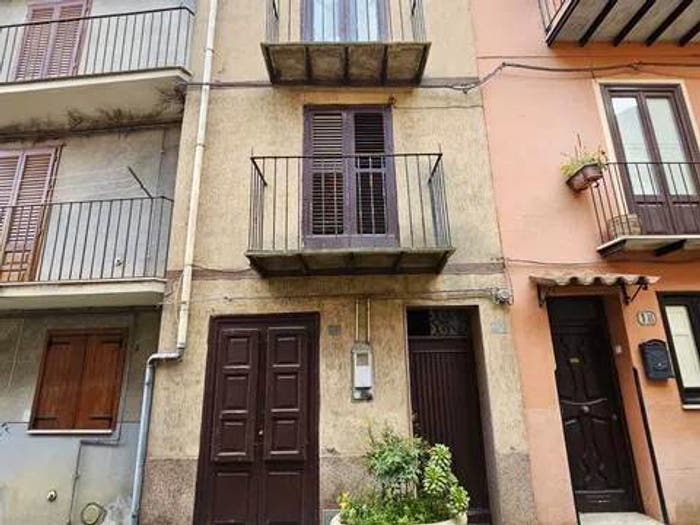 Casa quadrilocale in vendita in Via Carmelo Virga No Number, Isnello