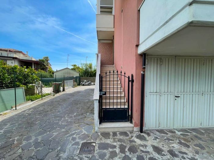Appartamento con 6 locali in vendita in Via Fratelli Vivaldi, Centro, Martinsicuro