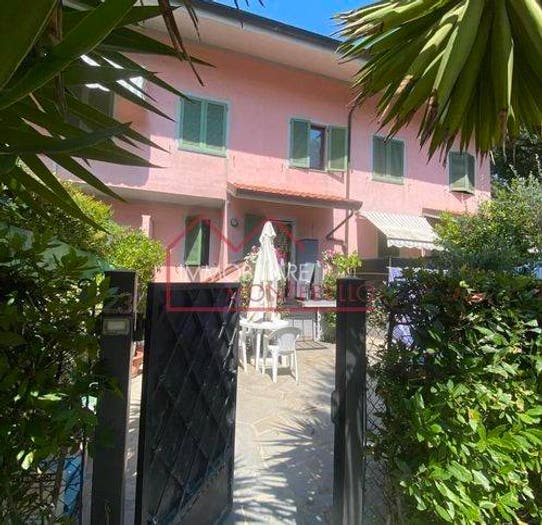 Casa con 6 locali in vendita in Via Sandro Pertini, Vittoria Apuana, Forte dei Marmi