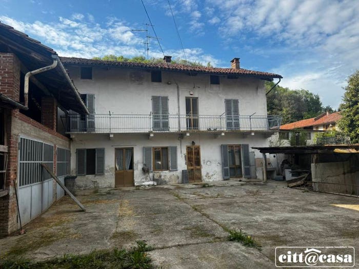 Casa con 6 locali in vendita in Via marzo, Centro, Lauriano