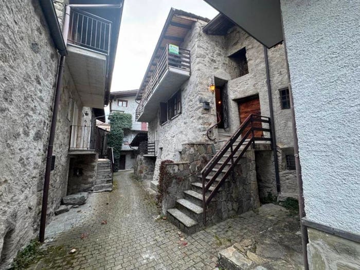 Casa trilocale in vendita in Frazione Cadelsasso, Civo
