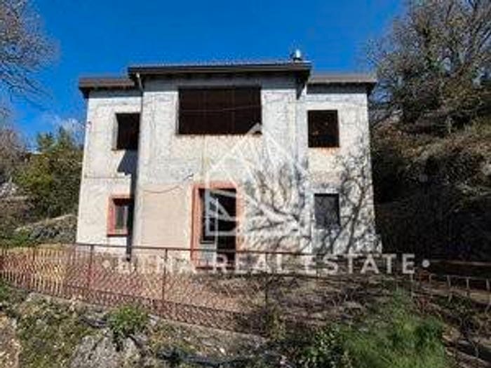 Casa con 6 locali in vendita in Biancavilla