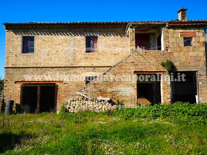 Casa con 6 locali in vendita in Sambucheto, Recanati