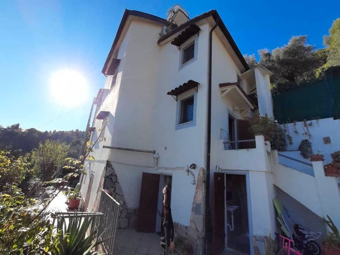 Appartamento con 5 locali in vendita in Camporosso
