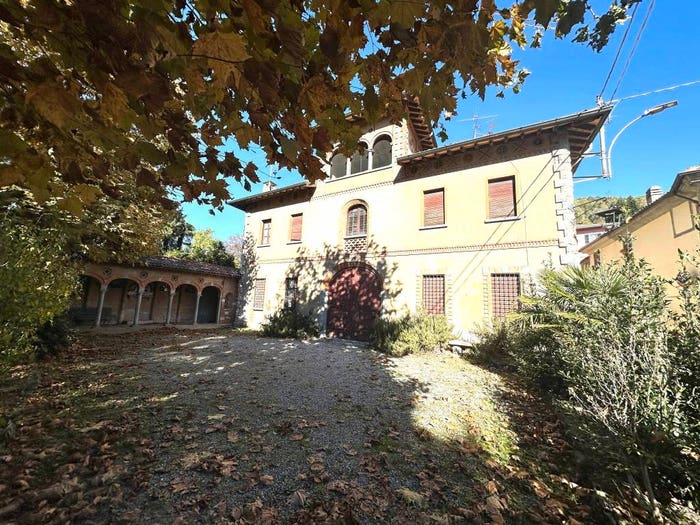 Casa con 6 locali in vendita in Albese con Cassano