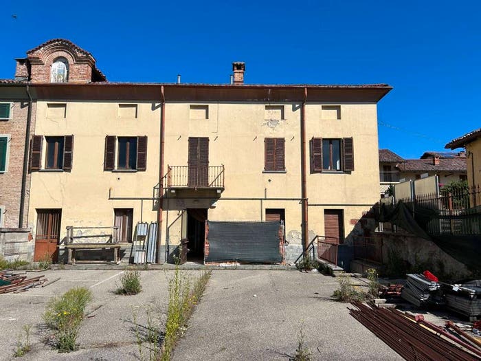 Casa con 6 locali in vendita in via Roma, Andezeno