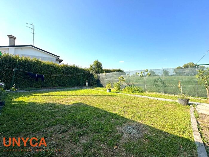 Casa con 5 locali in vendita in Via Scapacchiò Est, Zona Industriale, Saccolongo
