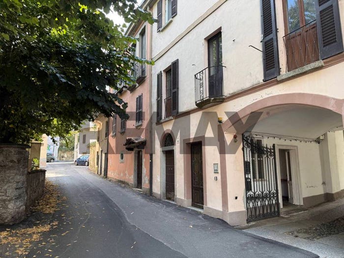 Casa con 6 locali in vendita in Via Martiri, Centro, Gravellona Toce