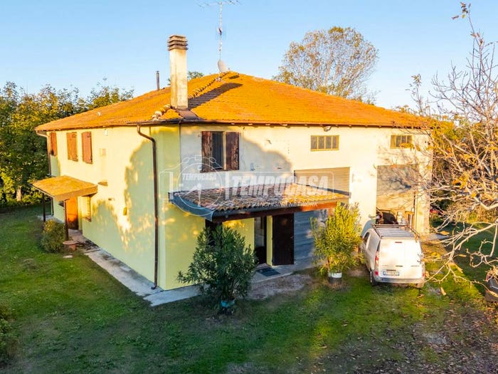 Casa con 6 locali in vendita in Via Giordano Barilli, Medicina