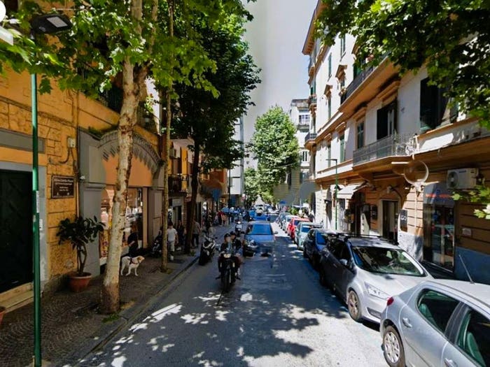 Appartamento con 6 locali in vendita in via CIMAROSA, Vomero, Napoli