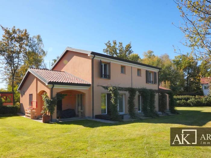 Casa con 6 locali in vendita in Via Sant'Isidoro, Bogogno