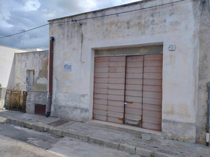 Appartamento quadrilocale in vendita in Via Alcide De Gasperi, Centro, Guagnano