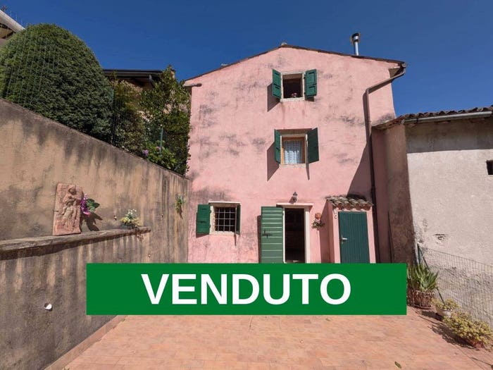 Casa trilocale in vendita in Piazza gen cantore, Ferrara di Monte Baldo
