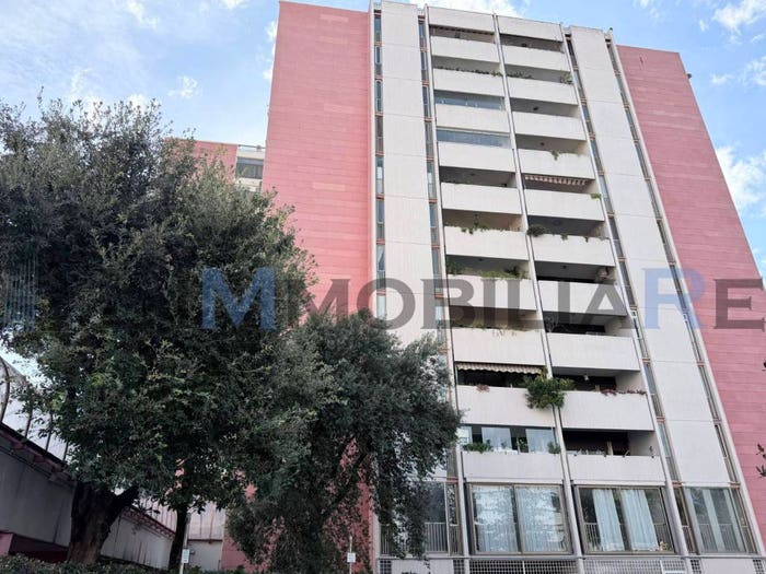 Appartamento con 5 locali in vendita in Via Valentino Mazzola, Roma, Roma