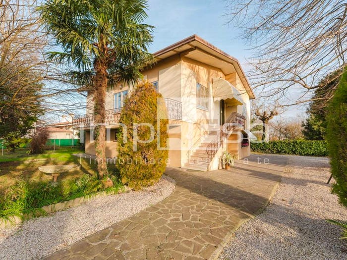 Casa con 6 locali in vendita in Arcade, Centro