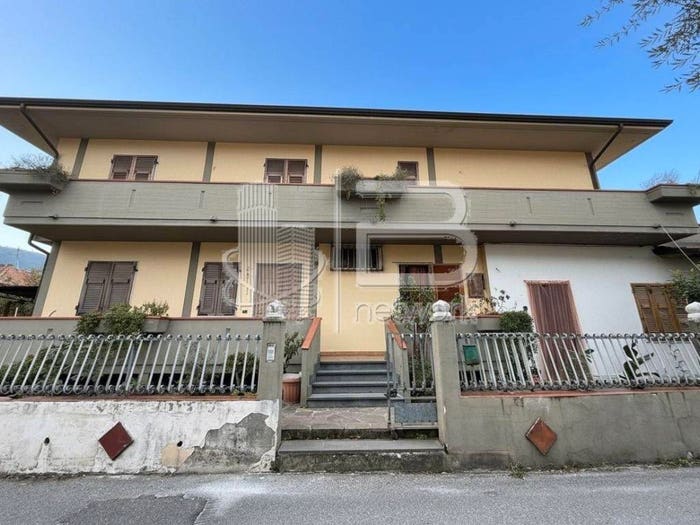Casa con 6 locali in vendita in Via Cervolapittola, Centro, Massa