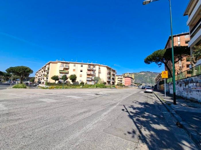 Appartamento con 5 locali in vendita in Via Tullo Ostilio, Soccavo, Napoli