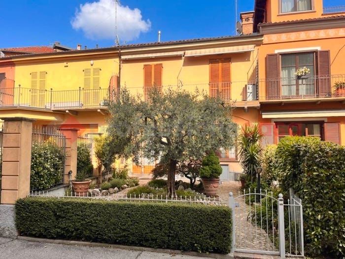 Casa quadrilocale in vendita in Piazza Solferino, Centro, Pinerolo