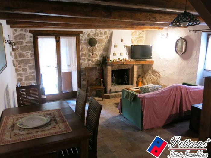 Appartamento quadrilocale in vendita in Via Secondo Corso Giuseppe Garibaldi, Centro, Lenola