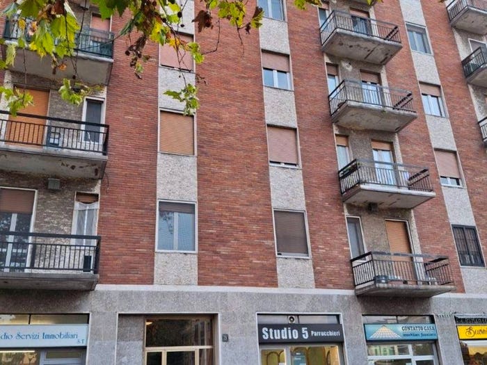 Appartamento trilocale in vendita in Piazza Lionello Bettini, Bande Nere, Milano