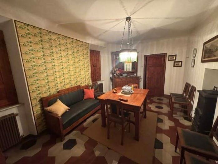 Casa con 6 locali in vendita in Centro, Calci