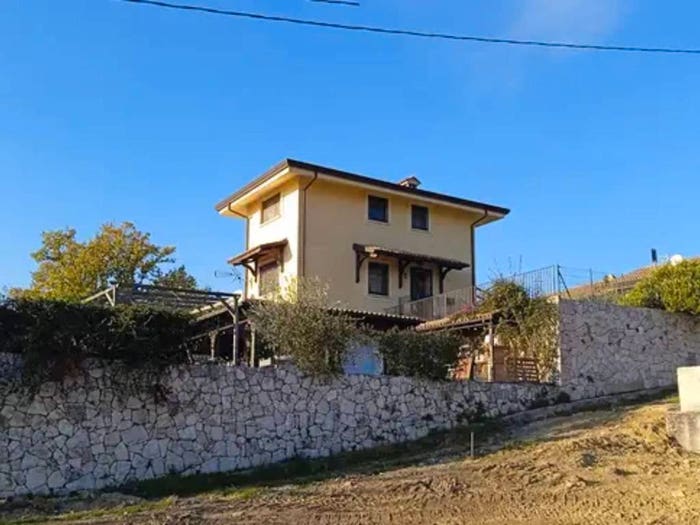 Casa con 6 locali in vendita in Via San Michele, Cassino