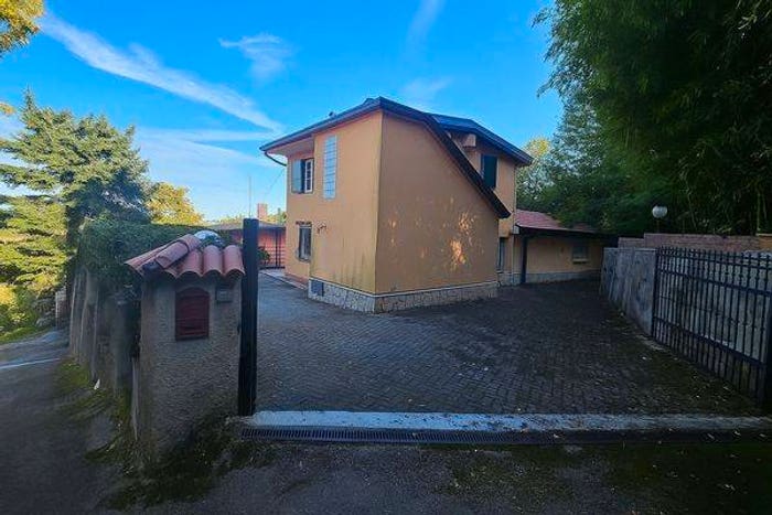 Casa con 5 locali in vendita in Via Comunale Trarivi, Montescudo, Montescudo Montecolombo