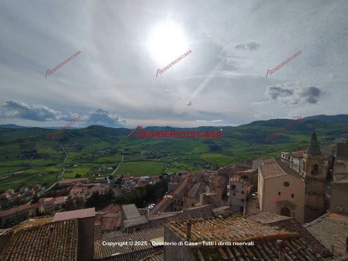 Casa con 6 locali in vendita in Piazza del Popolo, Gangi