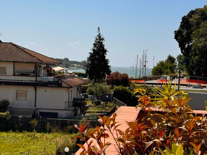 Casa con 6 locali in vendita in Via Costro, Centro, Ameglia