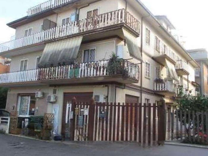 Appartamento trilocale in vendita in Via Campofiorito, Rocca Cencia, Roma