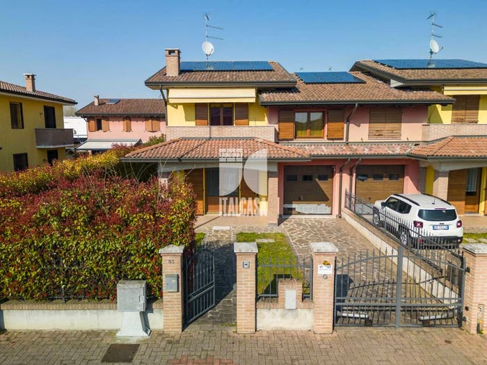 Casa con 5 locali in vendita in Via Sicilia, Curtatone