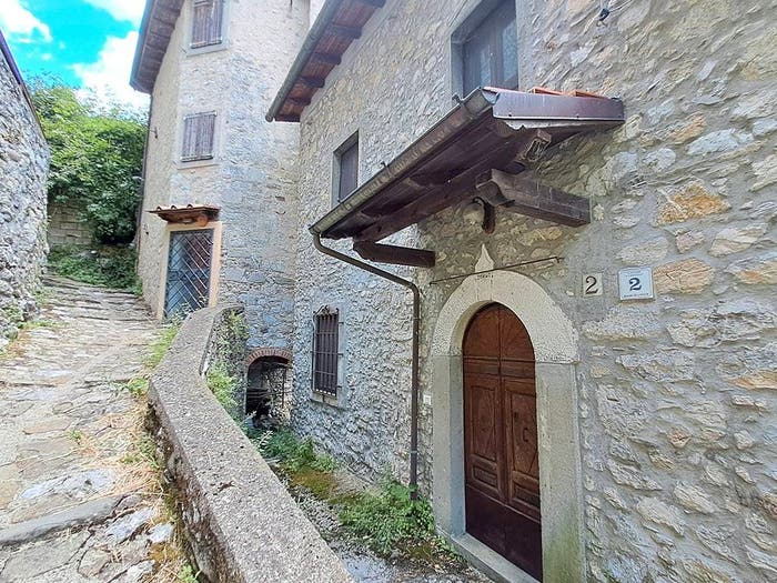 Casa con 6 locali in vendita in Via CrocialeLucchio, Bagni di Lucca
