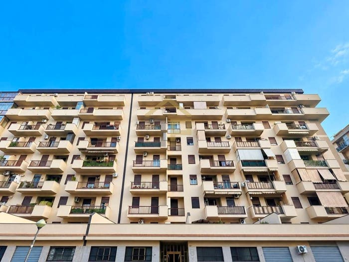 Appartamento con 5 locali in vendita in Via Caduti sul Lavoro, Tommaso Natale, Palermo