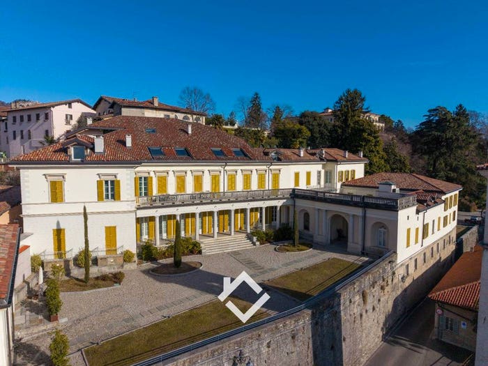Appartamento con 6 locali in vendita in Via Vittorio Emanuele II, Centro, Casciago