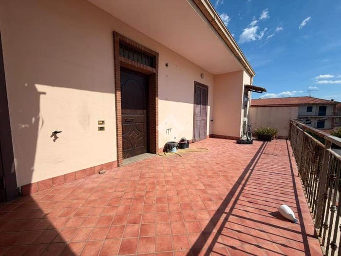 Appartamento trilocale in vendita in Via Ovidio, Villa di Briano