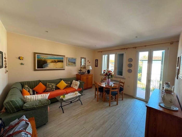Casa con 6 locali in vendita in Via Giulio Cesare, Cinquale, Montignoso