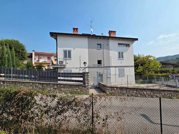 Appartamento bilocale in vendita in Via Giulio Martina, Gorlago